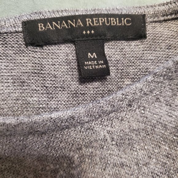 Banana Republic Silver Cap Sleeve top w/Open Back - size Medium - Picture 3 of 4